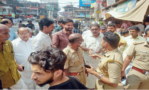 ഇരുചക്ര വാഹനങ്ങൾക്ക് പിഴ ചുമത്തൽ; മോട്ടോർ വാഹന വകുപ്പിനെതിരെ വീണ്ടും ജനരോഷം