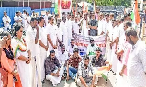 നവകേരള യാത്ര അക്രമയാത്രയായി -പ്രഫ. സതീഷ് കൊച്ചുപറമ്പില്‍