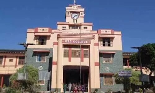 പന്തളം എൻ.എസ്.എസ് കോളജിൽ എസ്.എഫ്.ഐ-എ.ബി.വി.പി സംഘർഷം; ഏഴുപേർക്ക് പരിക്ക് പന്തളം എൻ.എസ്.എസ് കോളജിൽ എസ്.എഫ്.ഐ-എ.ബി.വി.പി സംഘർഷം; ഏഴുപേർക്ക് പരിക്ക്