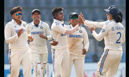 വ​നി​ത ടെ​സ്റ്റ്: ആ​സ്ട്രേ​ലി​യ 219; ഇ​ന്ത്യ 98/1