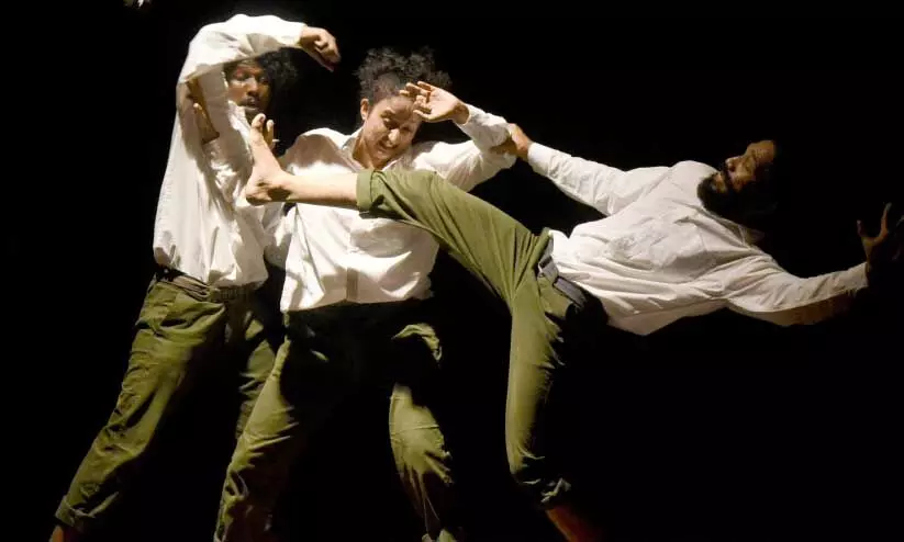 കോഴിക്കോടൻ നാടകോത്സവത്തിന് തുടക്കം കോഴിക്കോടൻ നാടകോത്സവത്തിന് തുടക്കം