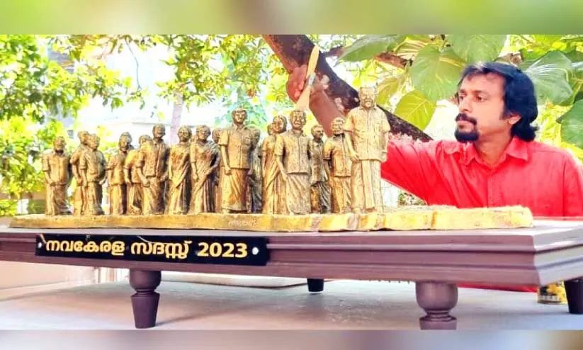 നവകേരള സദസ്സിന് ഉണ്ണി കാനായി ശിൽപഭാഷയൊരുക്കുന്നു നവകേരള സദസ്സിന് ഉണ്ണി കാനായി ശിൽപഭാഷയൊരുക്കുന്നു
