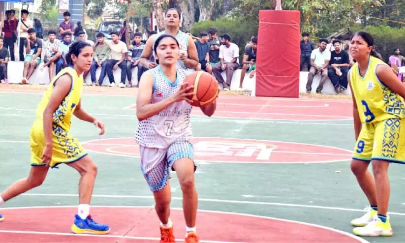 ഗവ. ബ്രണ്ണൻ കോളജിൽ നടക്കുന്ന അഖില കേരള ബാസ്കറ്റ് ബാൾ ടൂർണമെന്റിൽ നിന്ന് ഗവ. ബ്രണ്ണൻ കോളജിൽ നടക്കുന്ന അഖില കേരള ബാസ്കറ്റ് ബാൾ ടൂർണമെന്റിൽ നിന്ന്