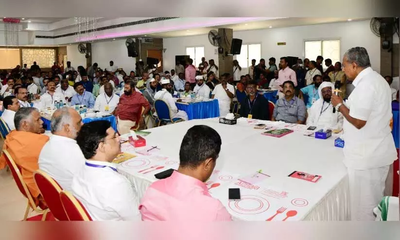 ന​വ​കേ​ര​ള സ​ദ​സ്സി​ന്റെ ഭാ​ഗ​മാ​യി ആ​റ്റി​ങ്ങ​ലി​ൽ ന​ട​ന്ന പ്ര​ഭാ​ത യോ​ഗം