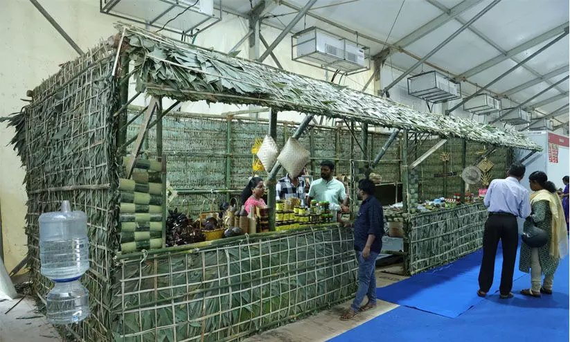 ദേശീയ സരസ് മേള: കാട്ടുതേൻ മുതൽ ഗന്ധകശാല അരി വരെ; വനവിഭവങ്ങൾ ഒരു കുടക്കീഴിൽ ദേശീയ സരസ് മേള: കാട്ടുതേൻ മുതൽ ഗന്ധകശാല അരി വരെ; വനവിഭവങ്ങൾ ഒരു കുടക്കീഴിൽ