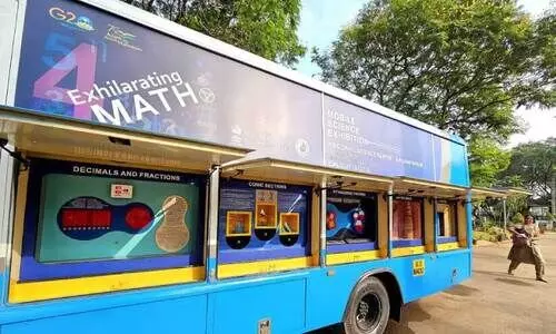 പ്ലാ​ന​റ്റേ​റി​യ​ത്തി​ൽ ഗ​ണി​ത കൗ​തു​കം പ്ര​ദ​ർ​ശ​ന​ത്തി​ന് സജ്ജമാക്കിയ ബ​സ്