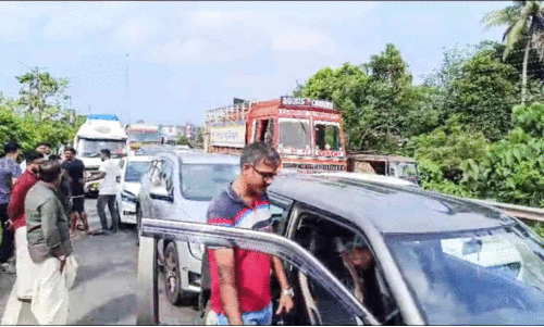 കോതകുളങ്ങരയിൽ വാഹനങ്ങളുടെ കൂട്ടയിടി