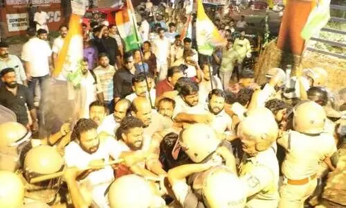 യൂത്ത് കോൺഗ്രസ് പാനൂർ പൊലീസ് സ്റ്റേഷനിലേക്ക് നടത്തിയ നൈറ്റ് മാർച്ചിലുണ്ടായ സംഘർഷം യൂത്ത് കോൺഗ്രസ് പാനൂർ പൊലീസ് സ്റ്റേഷനിലേക്ക് നടത്തിയ നൈറ്റ് മാർച്ചിലുണ്ടായ സംഘർഷം