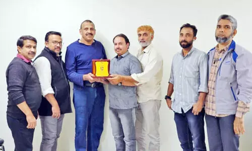 കെ.​പി. ഹ​ബീ​ബി​ന് യാ​ത്ര​യ​യ​പ്പ് ന​ൽ​കി