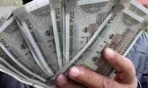 കഴിഞ്ഞ വർഷത്തെ വേതനം ലഭിച്ചില്ല; വീണ്ടുമെത്തി മൂല്യനിർണയം കഴിഞ്ഞ വർഷത്തെ വേതനം ലഭിച്ചില്ല; വീണ്ടുമെത്തി മൂല്യനിർണയം