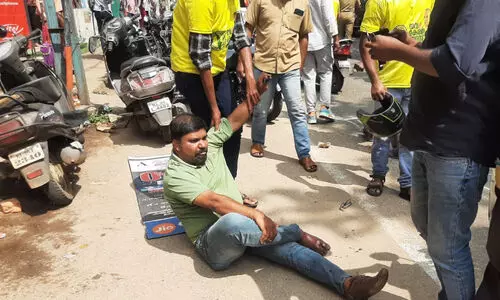 മുഖ്യമന്ത്രിയുടെ അകമ്പടി വാഹനം തട്ടി കോൺഗ്രസ് പ്രവർത്തകന് പരിക്ക്