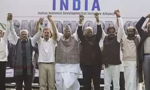 കൂട്ട സസ്പെൻഷനെതിരെ ഇൻഡ്യയുടെ പ്രതിഷേധം