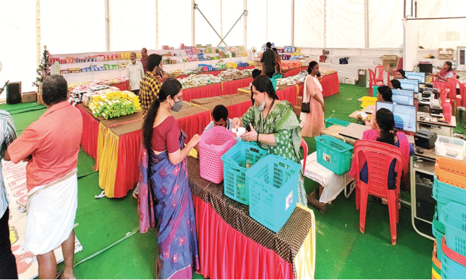 സാ​ധ​ന​ങ്ങ​ളി​ല്ലാതെ ക്രി​സ്മ​സ് ച​ന്ത