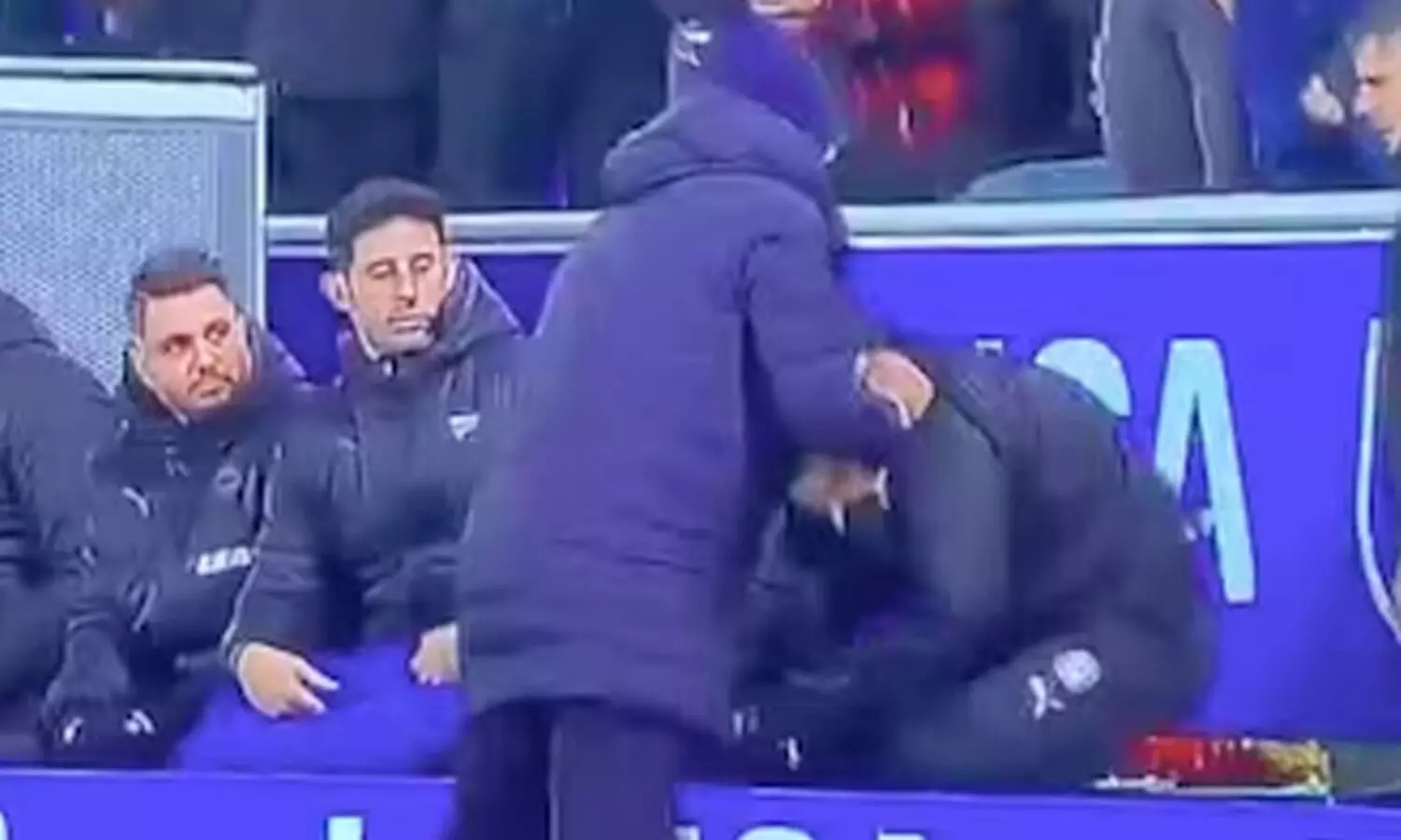 ഇൻജുറി ടൈമിൽ നെഞ്ചു തകർത്ത് റ‍യലിന്‍റെ ഗോൾ! ആൽവെസ് പരിശീലകന്‍റെ രോഷപ്രകടനം വൈറൽ -വിഡിയോ