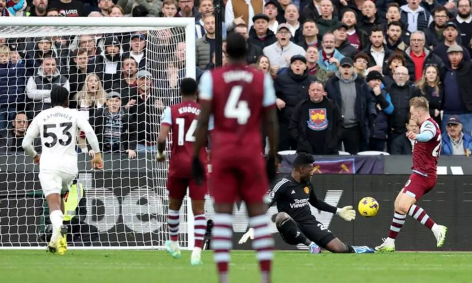 രക്ഷയില്ല, തോൽവി തന്നെ! വെസ്റ്റ്ഹാമിനോടും തോറ്റ് യുനൈറ്റഡ് (2-0)