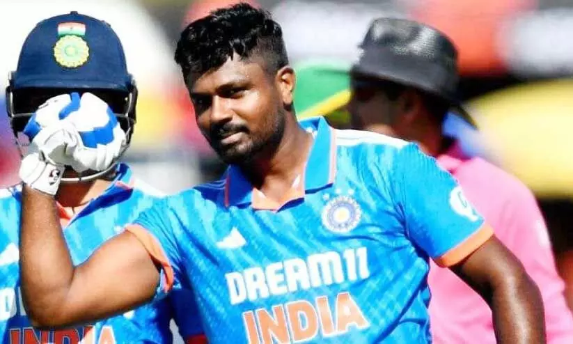 ദക്ഷിണാഫ്രിക്കക്കെതിരെ സെഞ്ച്വറി നേടിയ സഞ്ജു സാംസൺ മസിൽപെരുപ്പിച്ച് കാണിക്കുന്നു ദക്ഷിണാഫ്രിക്കക്കെതിരെ സെഞ്ച്വറി നേടിയ സഞ്ജു സാംസൺ മസിൽപെരുപ്പിച്ച് കാണിക്കുന്നു