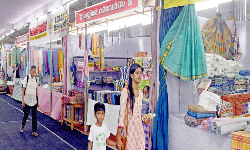 ക​ണ്ണൂ​ർ നഗരത്തിൽ ഇനിമേളകളുടെ മേളം