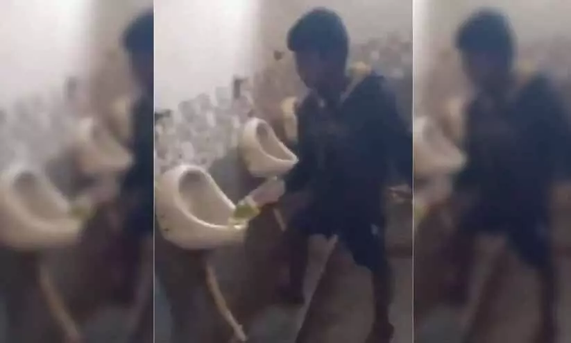 ബെംഗളൂരുവിൽ സ്കൂളിൽ കുട്ടികളെ കൊണ്ട് ടോയ്ലറ്റ് കഴുകിപ്പിച്ച പ്രിൻസിപ്പൽ അറസ്റ്റിൽ ബെംഗളൂരുവിൽ സ്കൂളിൽ കുട്ടികളെ കൊണ്ട് ടോയ്ലറ്റ് കഴുകിപ്പിച്ച പ്രിൻസിപ്പൽ അറസ്റ്റിൽ