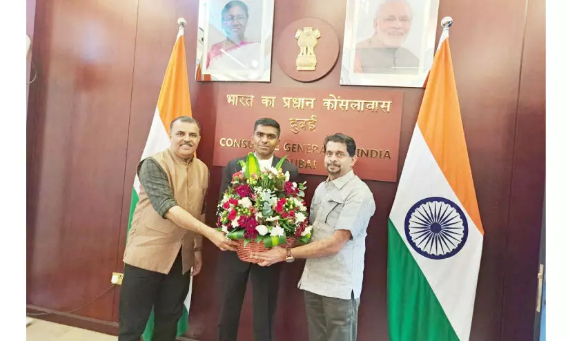 ഐ.എ.എസ് ഷാർജയുടെ പുതിയ ഭാരവാഹികൾ കോൺസൽ ജനറലിനെ സന്ദർശിച്ചു