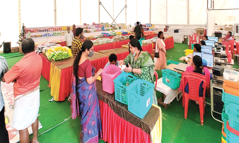 സാ​ധ​ന​ങ്ങ​ളി​ല്ലാതെ ക്രി​സ്മ​സ് ച​ന്ത