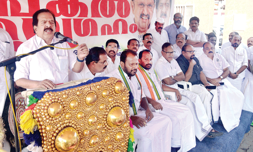 പൂരം പ്രദർശനം; മുഖ്യമന്ത്രിയും ദേവസ്വം മന്ത്രിയും ഇടപെടാത്തതെന്ത്?-ചെന്നിത്തല പൂരം പ്രദർശനം; മുഖ്യമന്ത്രിയും ദേവസ്വം മന്ത്രിയും ഇടപെടാത്തതെന്ത്?-ചെന്നിത്തല