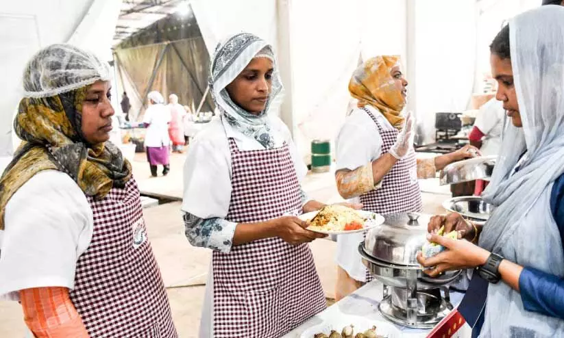 ല​ക്ഷ​ദ്വീ​പി​ലെ ക​ട​മ​ത്ത് ദ്വീ​പി​ൽ​നി​ന്നു​ള്ള​വ​രു​ടെ ഫു​ഡ് സ്റ്റാ​ൾ