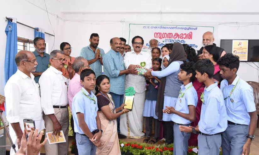 സുഗതകുമാരി ഭൂമിക്കും അമ്മക്കും സ്ത്രീക്കും വേണ്ടി പാടിയ കവിയാണെന്ന് ആലങ്കോട് ലീലാകൃഷ്ണർ