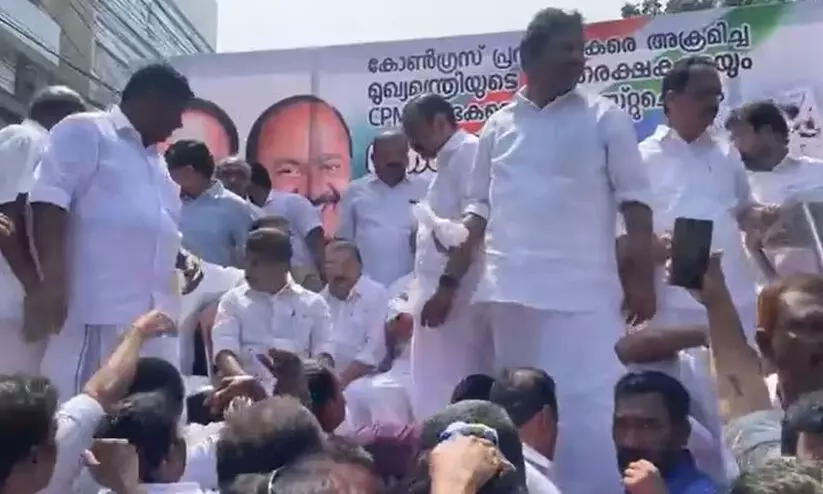 മണ്ഡലം കമ്മിറ്റികളുടെ നേതൃത്വത്തിൽ നഗരങ്ങളിൽ പന്തം കൊളുത്തി പ്രതിഷേധം മണ്ഡലം കമ്മിറ്റികളുടെ നേതൃത്വത്തിൽ നഗരങ്ങളിൽ പന്തം കൊളുത്തി പ്രതിഷേധം