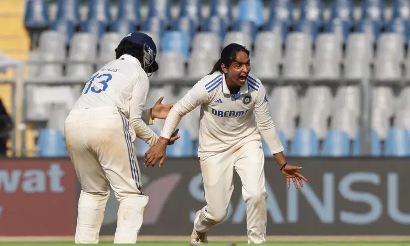 വനിത ടെസ്റ്റിൽ ഇന്ത്യ ഡ്രൈവിങ് സീറ്റിൽ വനിത ടെസ്റ്റിൽ ഇന്ത്യ ഡ്രൈവിങ് സീറ്റിൽ