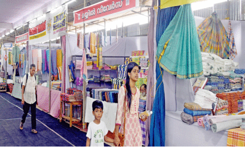 ക​ണ്ണൂ​ർ നഗരത്തിൽ ഇനിമേളകളുടെ മേളം