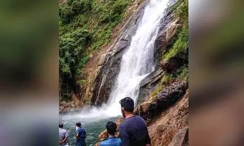 സുന്ദരമാണ്​ സുരക്ഷയുണ്ടേൽ; മാ​ർ​മ​ല അ​രു​വി​യി​ൽ മു​ങ്ങി​മ​ര​ണം പ​തി​വാ​കു​ന്നു