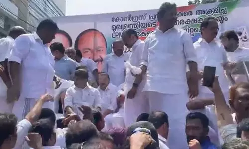 മണ്ഡലം കമ്മിറ്റികളുടെ നേതൃത്വത്തിൽ നഗരങ്ങളിൽ പന്തം കൊളുത്തി പ്രതിഷേധം