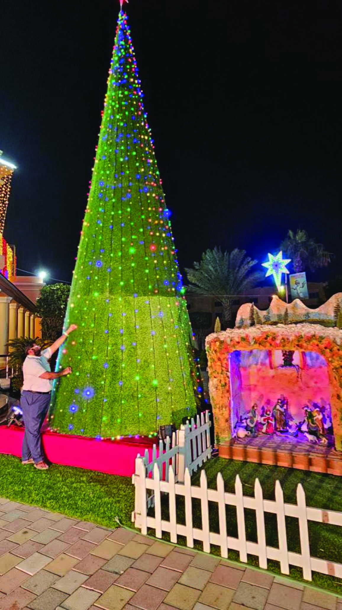 കൂ​റ്റ​ൻ ക്രി​സ്​​മ​സ്​ ട്രീ ​ഒ​രു​ക്കി അ​ബൂ​ദ​ബി മാ​ർ​ത്തോ​മ ച​ർ​ച്ച്