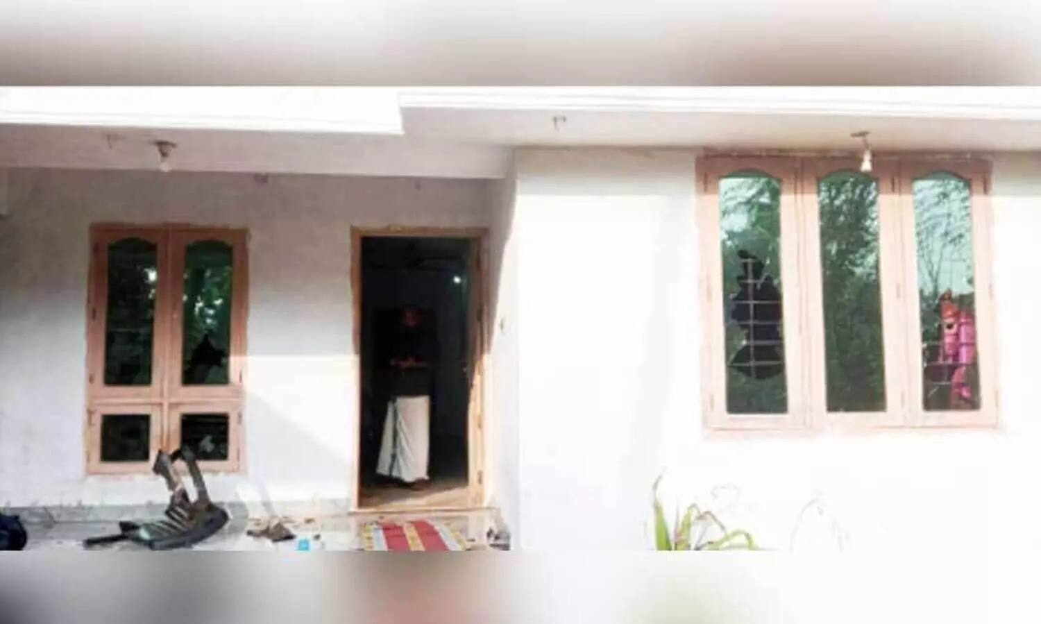 മൈ​ല​ക്കു​ഴി​യി​ല്‍ ഡി.​വൈ.​എ​ഫ്.​ഐ. പ്ര​വ​ത്ത​ക​ന്‍ ആ​ന​ന്ദി​ന്റെ വീ​ട്ടി​ലെ ജ​ന​ല്‍ ചി​ല്ലു​ക​ളും ക​സേ​ര​ക​ളും അ​ടി​ച്ചു ത​ക​ര്‍ത്ത നി​ല​യി​ല്‍