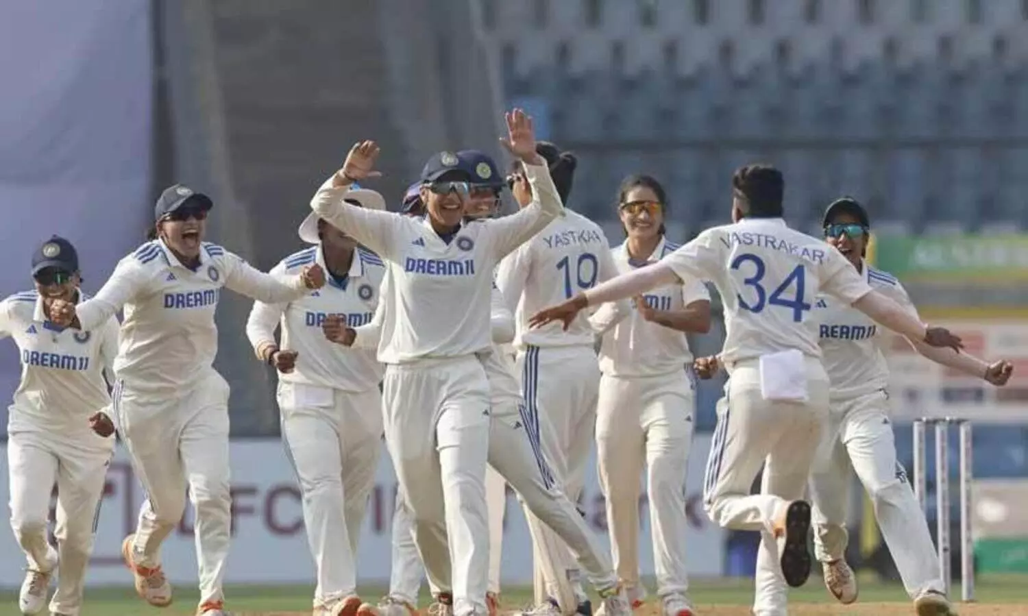 ടെസ്റ്റ് ക്രിക്കറ്റിൽ ചരിത്ര വിജയം നേടി ഇന്ത്യൻ വനിതകൾ; ഓസീസിനെ തകർത്തത് എട്ടുവിക്കറ്റിന്