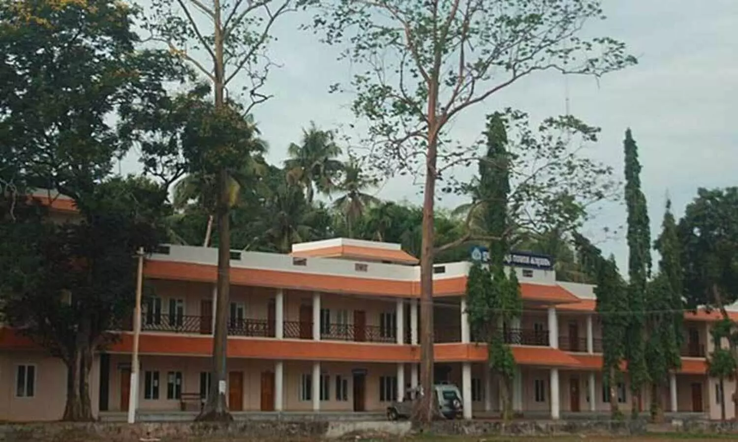 ഹ​രി​ത​ക​ർ​മ സേ​നാം​ഗ​ത്തി​നെ​തി​രെ​ കൈ​യേ​റ്റം; ഇ​രി​ങ്ങാ​ല​ക്കു​ട ന​ഗ​ര​സ​ഭ യോ​ഗ​ത്തി​ൽ ഭ​ര​ണ-​പ്ര​തി​പ​ക്ഷ വാ​ഗ്വാ​ദം