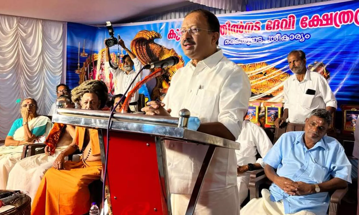 ഹൈന്ദവ അവകാശങ്ങൾക്ക് കേരളത്തിൽ വർഗീയ നിറം നൽകുന്നുവെന്ന് വി.മുരളീധരൻ