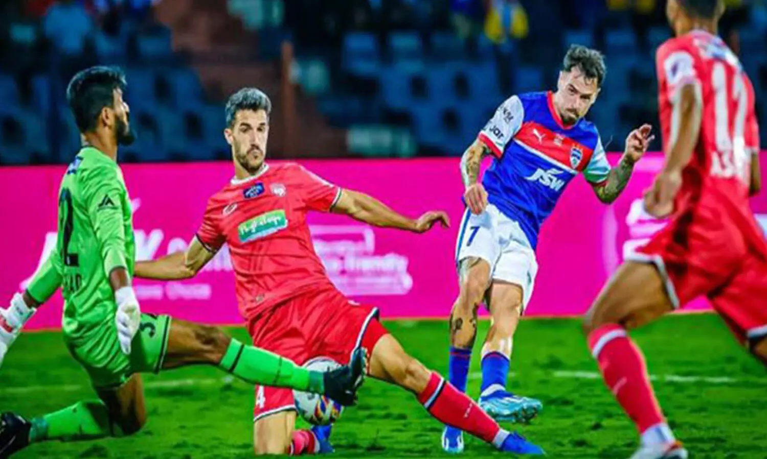 ഐ.എസ്.എൽ: ബംഗളൂരുവിന് കുരുക്കിട്ട് നോർത്ത് ഈസ്റ്റ്