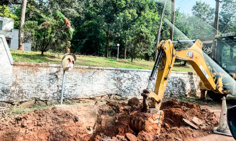 കൊച്ചി-ധനുഷ്കോടി ദേശീയപാത നവീകരണത്തിന് തുടക്കം കൊച്ചി-ധനുഷ്കോടി ദേശീയപാത നവീകരണത്തിന് തുടക്കം