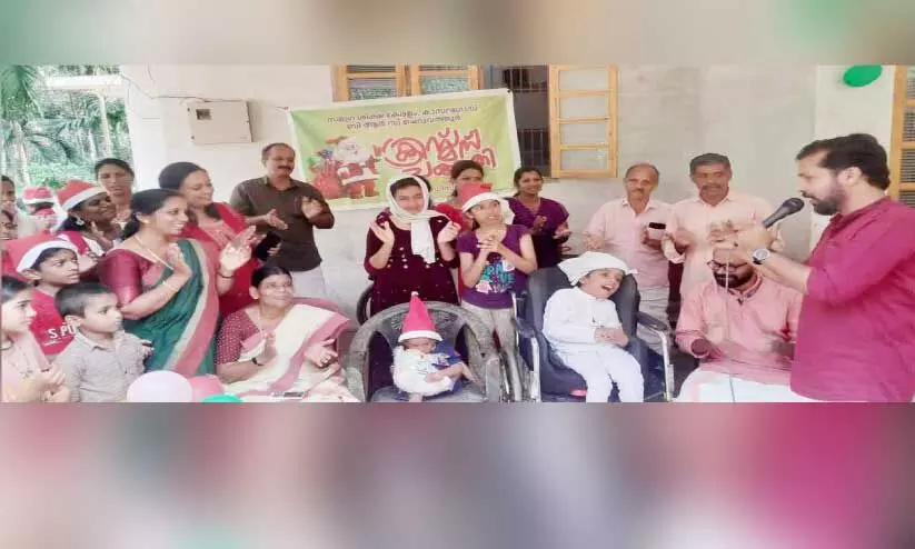 ഷ​റ​ഫാ​സി​ന്റെ വീ​ട്ടു​മു​റ്റ​ത്തൊ​രു​ക്കി​യ ക്രി​സ്മ​സ് ആ​ഘോ​ഷം