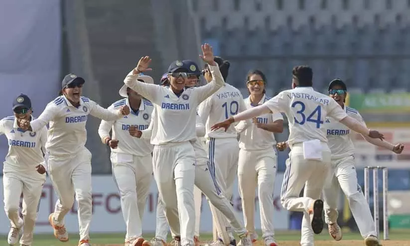 ടെസ്റ്റ് ക്രിക്കറ്റിൽ ചരിത്ര വിജയം നേടി ഇന്ത്യൻ വനിതകൾ; ഓസീസിനെ തകർത്തത് എട്ടുവിക്കറ്റിന്