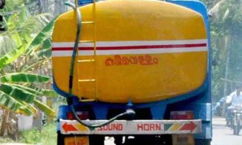 ആല ഗോതുരുത്തിൽ കുടിവെള്ളം എത്തിക്കാൻ കോടതി ഉത്തരവ് ആല ഗോതുരുത്തിൽ കുടിവെള്ളം എത്തിക്കാൻ കോടതി ഉത്തരവ്