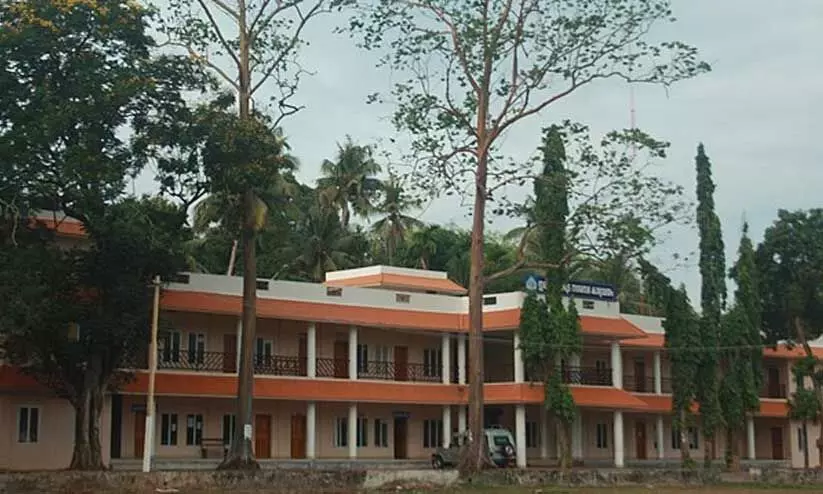 ഹരിതകർമ സേനാംഗത്തിനെതിരെ കൈയേറ്റം; ഇരിങ്ങാലക്കുട നഗരസഭ യോഗത്തിൽ ഭരണ-പ്രതിപക്ഷ വാഗ്വാദം ഹരിതകർമ സേനാംഗത്തിനെതിരെ കൈയേറ്റം; ഇരിങ്ങാലക്കുട നഗരസഭ യോഗത്തിൽ ഭരണ-പ്രതിപക്ഷ വാഗ്വാദം