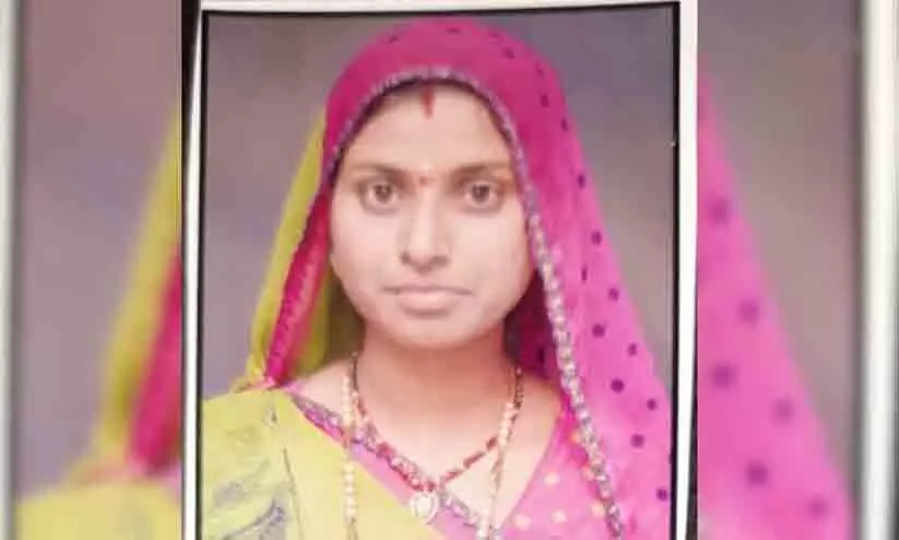 കുടുംബവഴക്കിനിടെ ഭർതൃസഹോദരൻ യുവതിയെ പെട്രോളൊഴിച്ച് തീക്കൊളുത്തി കൊന്നു കുടുംബവഴക്കിനിടെ ഭർതൃസഹോദരൻ യുവതിയെ പെട്രോളൊഴിച്ച് തീക്കൊളുത്തി കൊന്നു