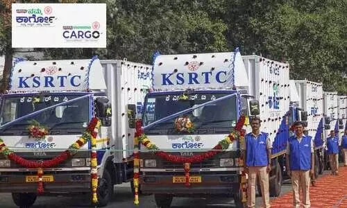 കെ.​എ​സ്.​ആ​ർ.​ടി.​സി​ക്ക് കീ​ഴി​ൽ ‘ന​മ്മ കാ​ർ​ഗോ’ ട്ര​ക്ക് സ​ർ​വി​സ് ഫ്ലാ​ഗ് ഓ​ഫ് ചെ​യ്ത​പ്പോ​ൾ