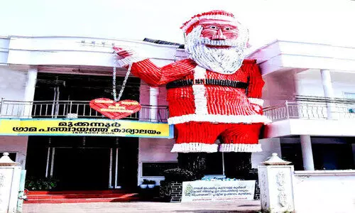 വലിച്ചെറിഞ്ഞ 6800 കുപ്പികൾ ശിൽപമായി; ദൃശ്യവിസ്മയമായി സാന്താക്ലോസ്