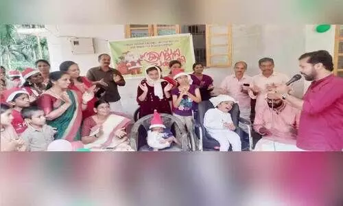 ഷ​റ​ഫാ​സി​ന്റെ വീ​ട്ടു​മു​റ്റ​ത്തൊ​രു​ക്കി​യ ക്രി​സ്മ​സ് ആ​ഘോ​ഷം