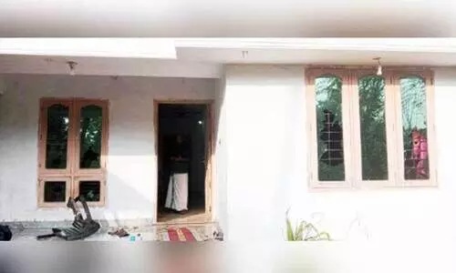 മൈ​ല​ക്കു​ഴി​യി​ല്‍ ഡി.​വൈ.​എ​ഫ്.​ഐ. പ്ര​വ​ത്ത​ക​ന്‍ ആ​ന​ന്ദി​ന്റെ വീ​ട്ടി​ലെ ജ​ന​ല്‍ ചി​ല്ലു​ക​ളും ക​സേ​ര​ക​ളും അ​ടി​ച്ചു ത​ക​ര്‍ത്ത നി​ല​യി​ല്‍