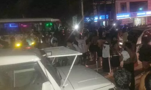 തീർഥാടകവാഹനങ്ങൾ പിടിച്ചിട്ടു; പൊൻകുന്നത്തും എരുമേലിയിലും റോഡ്​ ഉപരോധം