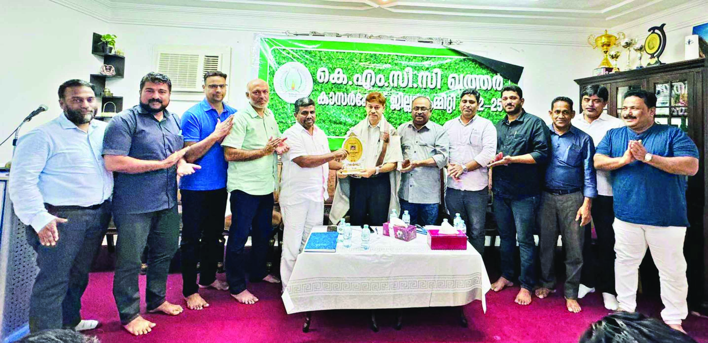 പി.​എ​സ് ഹ​മീ​ദി​ന് സ്വീ​ക​ര​ണം ന​ൽ​കി